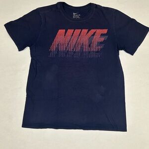 Nike Men’s Navy and Red Graphic T-Shirt